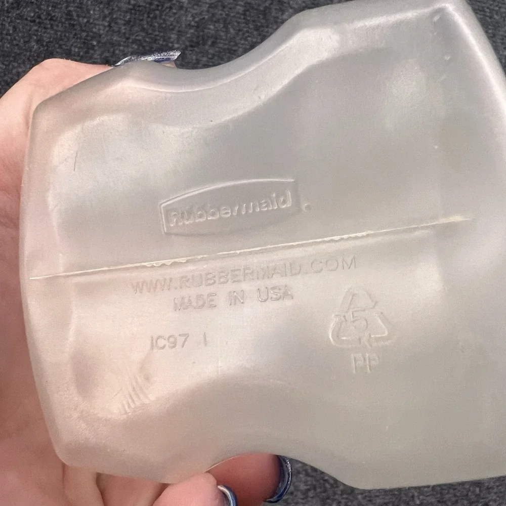 Rubbermaid Servin Saver Pitcher Jug Flip Top White Lid 1 QUART 32oz IC 97